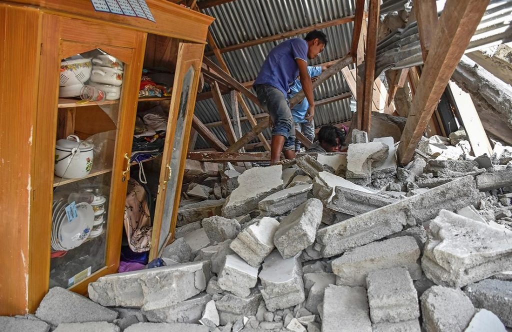 Muertos y heridos por un terremoto en una isla de Indonesia