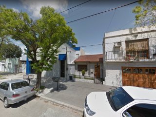 Una mujer fue asesinada por un vecino en La Plata: habrían discutido por las "hojas en la vereda"