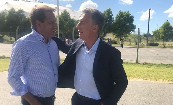 Macri vino a La Plata en otra visita fugaz y se reunió con un comerciante de San Carlos