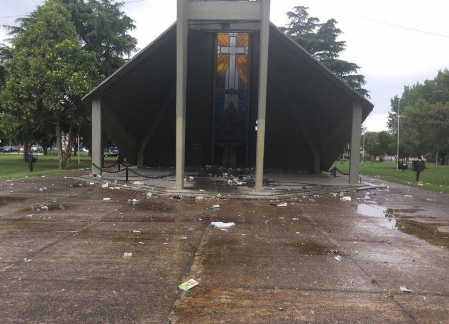 Morón: vándalos destruyeron el Monumento a los Caídos en Malvinas erigido en El Palomar