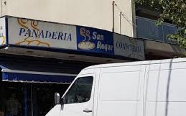 La Plata: despertaron a una familia, la ataron con precintos y escaparon con suculento botín