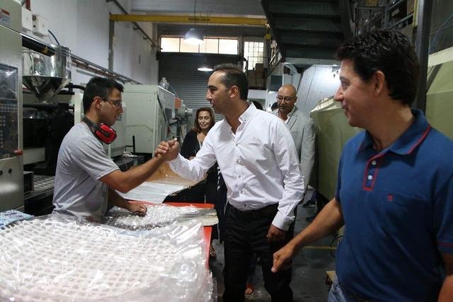 Tagliaferro recorrió una fábrica familiar de Morón que exporta a Bolivia