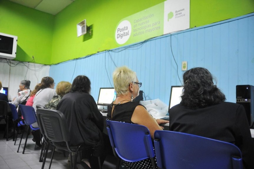En la provincia comenzaron las clases para adultos mayores que se suman a la tecnología