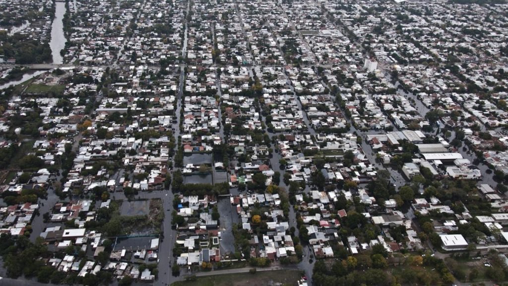 A seis años de la trágica inundación, La Plata no olvida y con sabor a impunidad sus vecinos vuelven a marchar