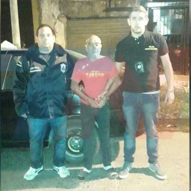 Violaba a sus hijastros, los amenazaba de muerte y les pagaba para que callaran