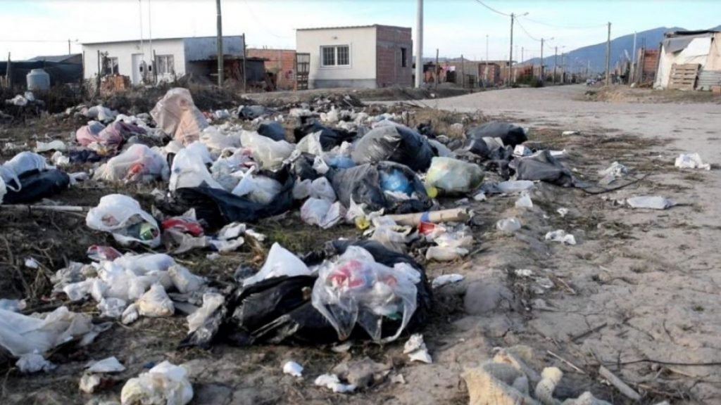 Encontraron a una nena de 8 años violada en un basural