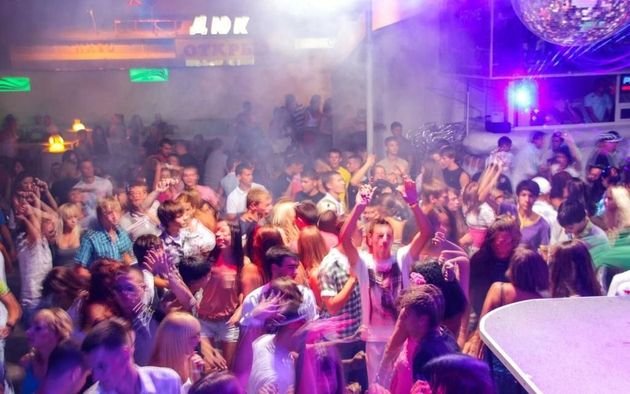 Furia de egresados de La Plata: batalla campal en Bariloche entre alumnos del Nacional y el Liceo