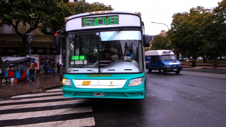 Suspenden el servicio nocturno de colectivos en el área metropolitana por la crisis