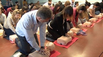 Realizan cursos de RCP, charlas y talleres en La Plata por la Semana del Corazón