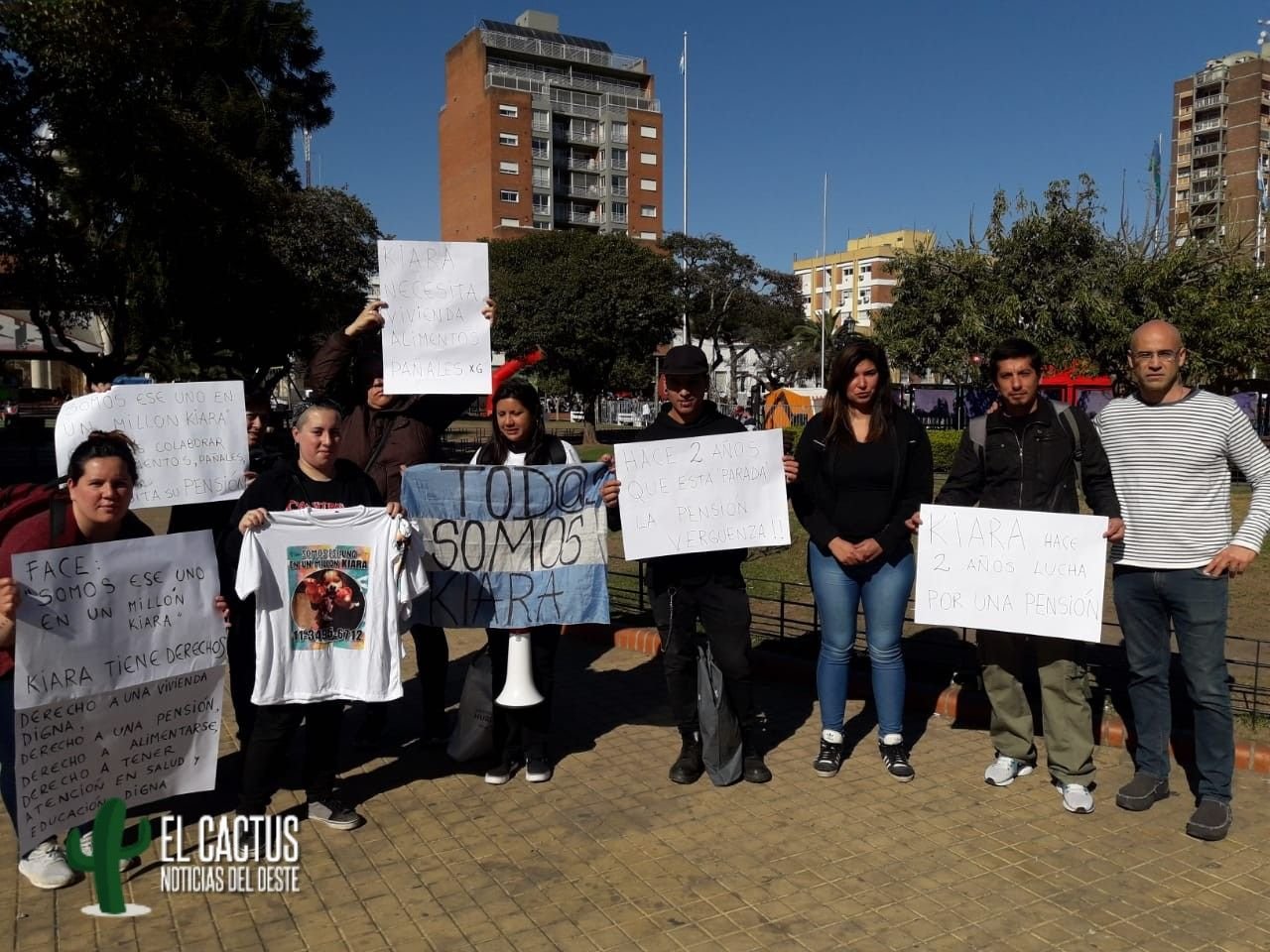 #TodosSomosKiara | Reclamo en la Plaza de Morón