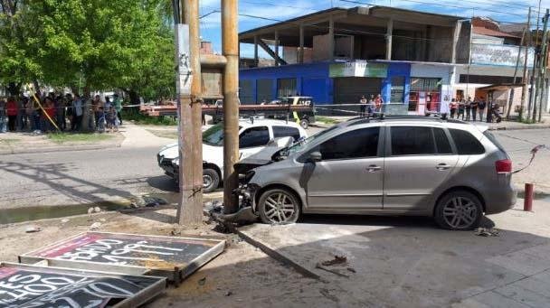 Una mujer murió y sus dos hijas resultaron heridas al ser atropelladas por un auto