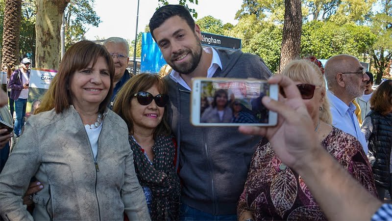 Lucas Delfino recorrió Hurlingham junto a Patricia Bullrich