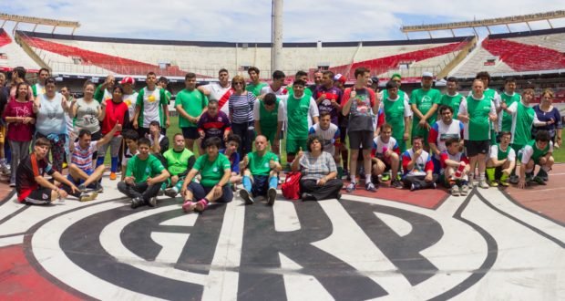 Chicos especiales de Hurlingham pudieron jugar en El Monumental, de la mano del Municipio y la Fundación River