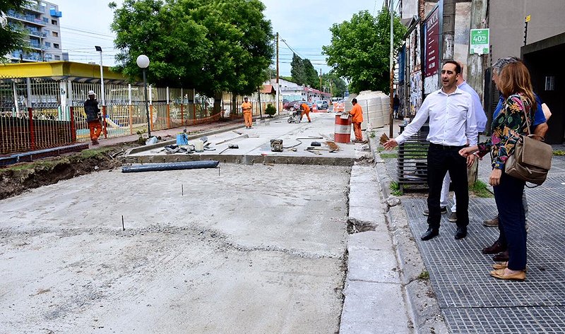 El intendente Tagliaferro recorrió obras de repavimentación en Haedo