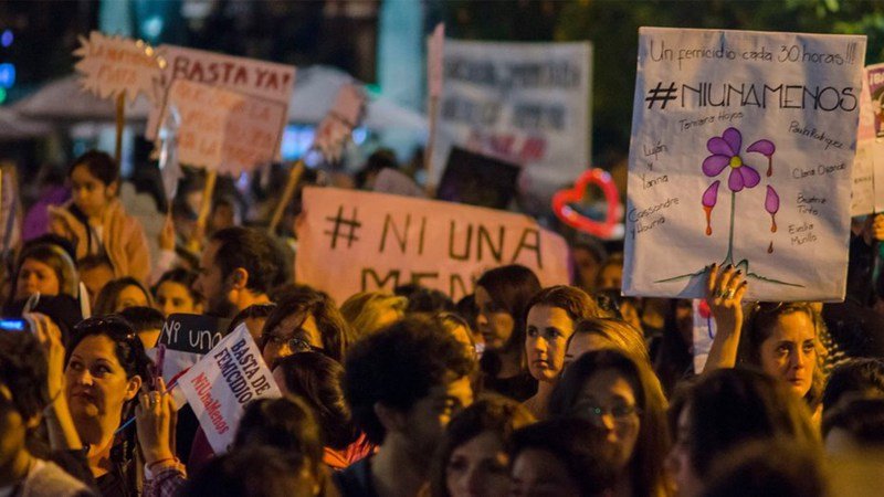 Marcha contra la violencia de género en La Plata: “La opresión de siglos obligó a las mujeres a generar redes”