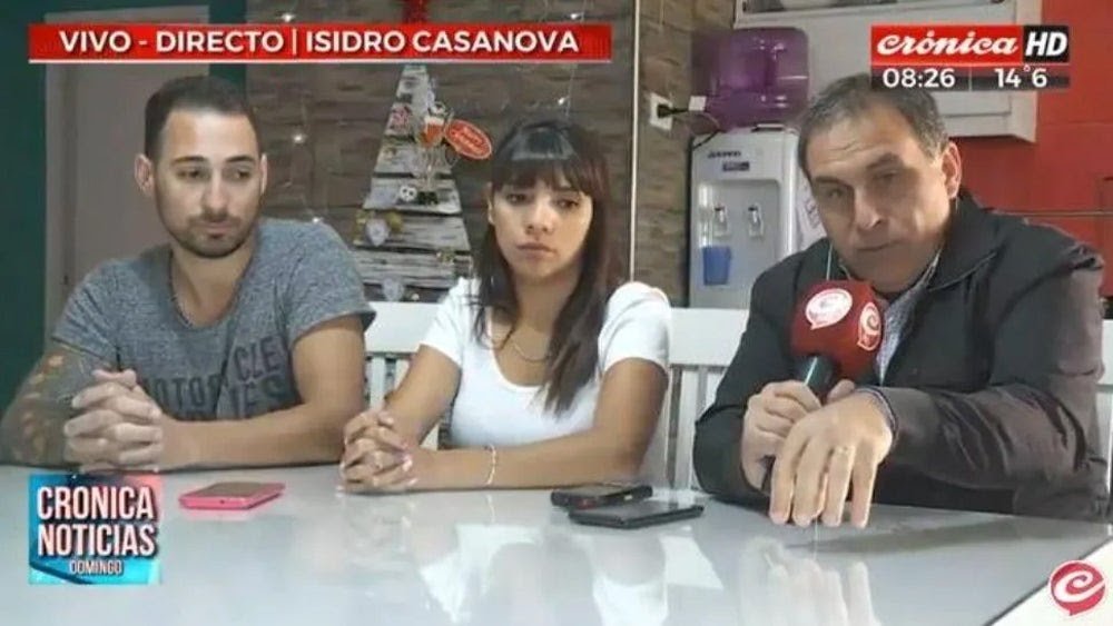 mujer denuncia a un policía, presunto pedófilo, que filmaba a menores y mujeres en el baño