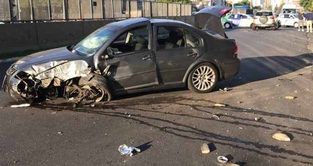 Fuerte choque entre dos vehículos sobre Segunda Rivadavia, en Ramos Mejía: No hubo heridos de gravedad