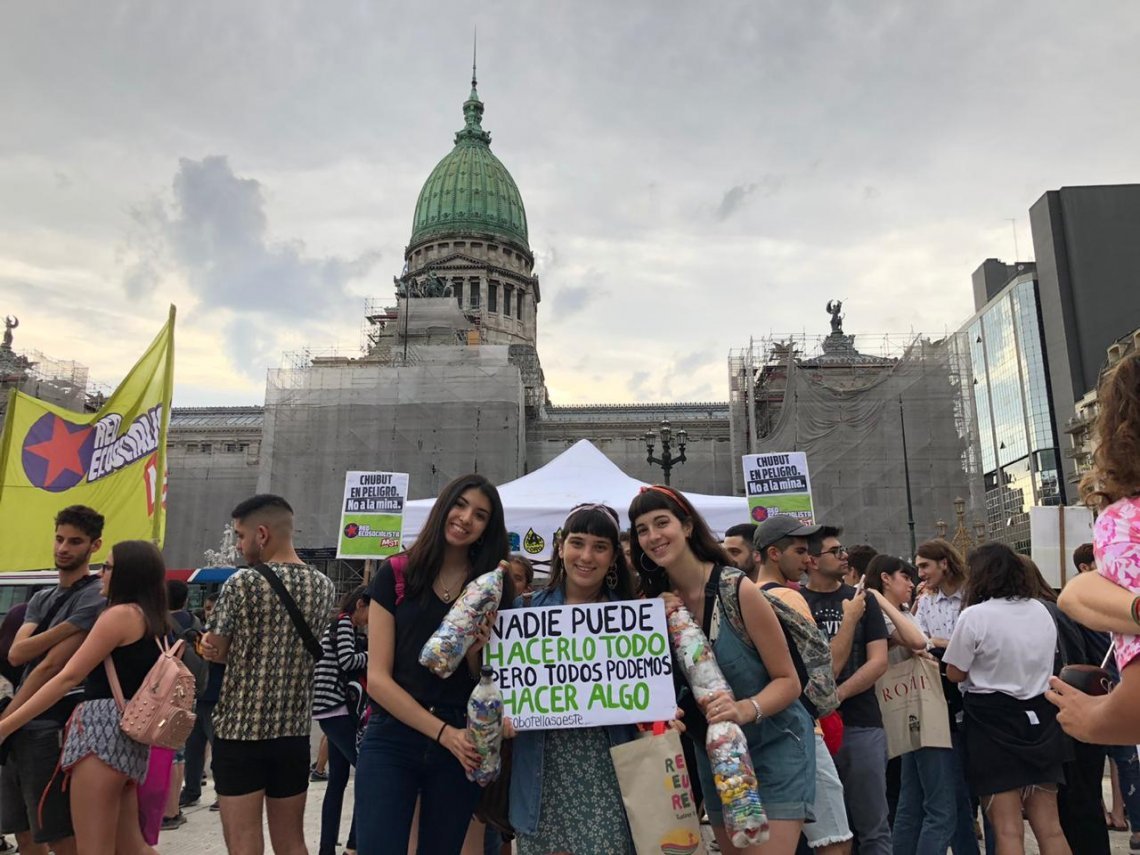 Morón: "Ecobotellas Oeste", un proyecto de amigas a favor del reciclado