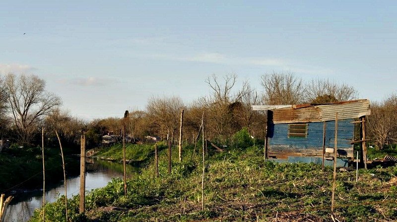 Desalojaron a unas 300 personas que intentaron tomar terrenos en La Plata
