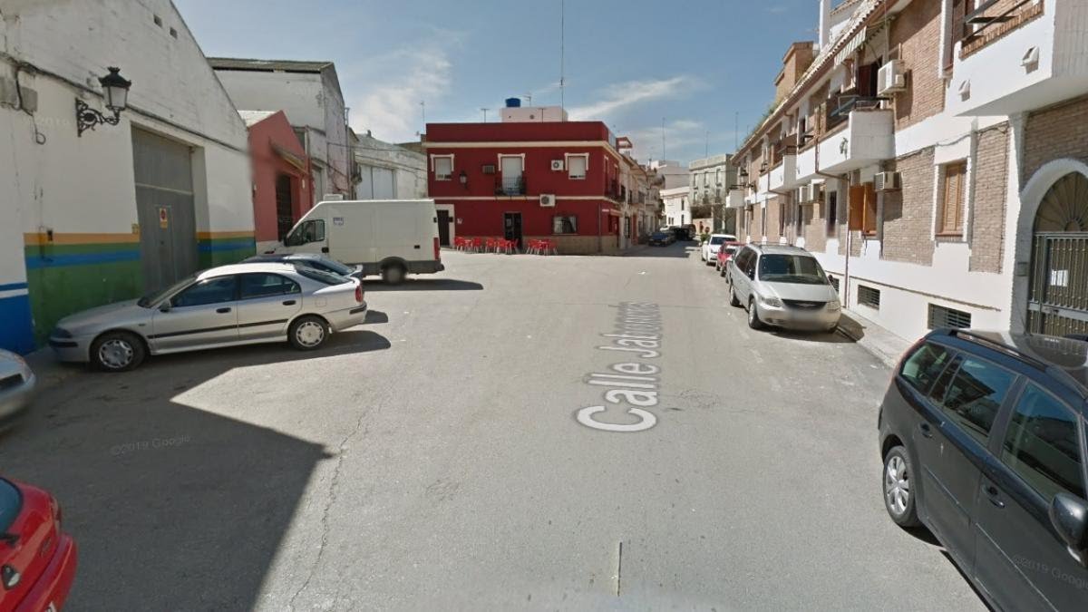 Muere un ciclista atropellado por un camión de la basura en Morón, Sevilla