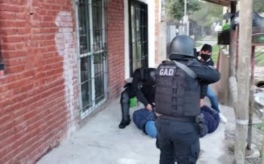 Una mujer con arresto domiciliario cayó por liderar una banda de narcomenudeo