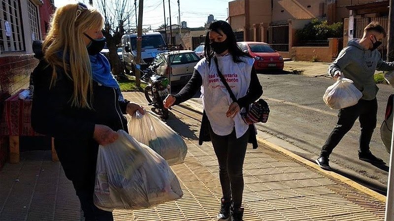 Continúan las jornadas solidarias de entrega de alimentos en Morón