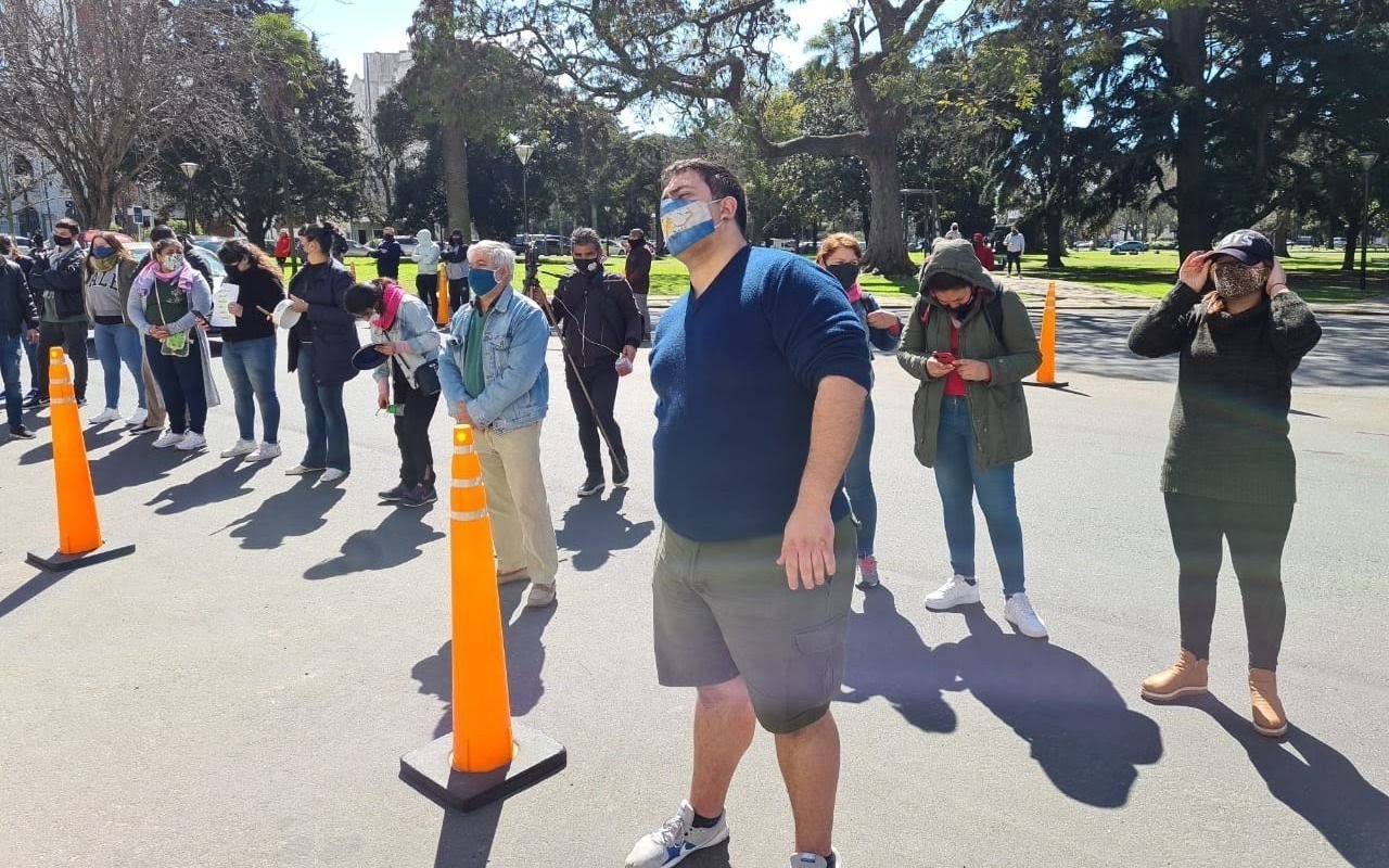 Policías marcharon en La Plata por aumento salarial