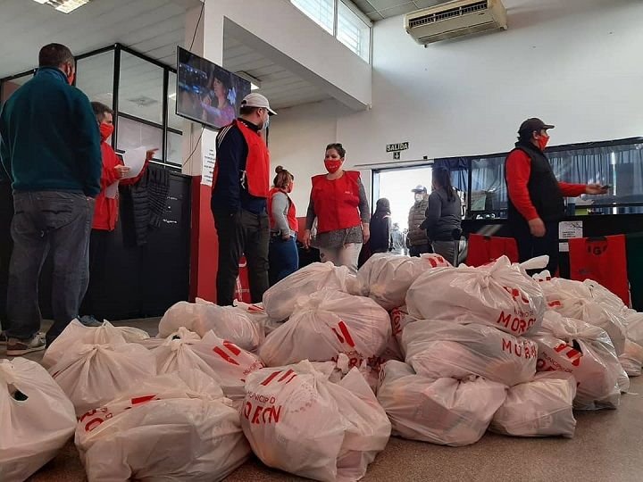 El Municipio entregó más de 2 mil bolsones de alimentos