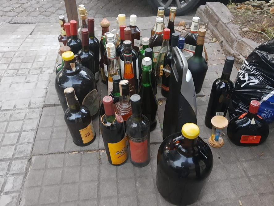 Un vecino de La Plata tiró su bodega a la basura y duró minutos