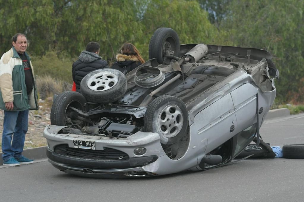 Una familia de La Plata protagonizó un grave accidente en General Alvear: una mujer murió