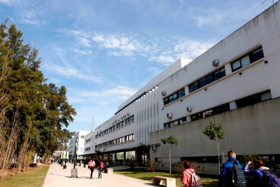 La Policía bonaerense a los tiros en el predio de una facultad