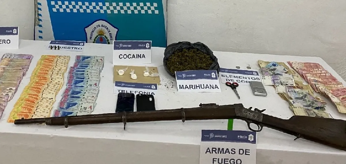 efectivos policiales Insólito: lo detuvieron en Morón por intimidar a sus vecinos con un fusil de la Primera Guerra Mundial