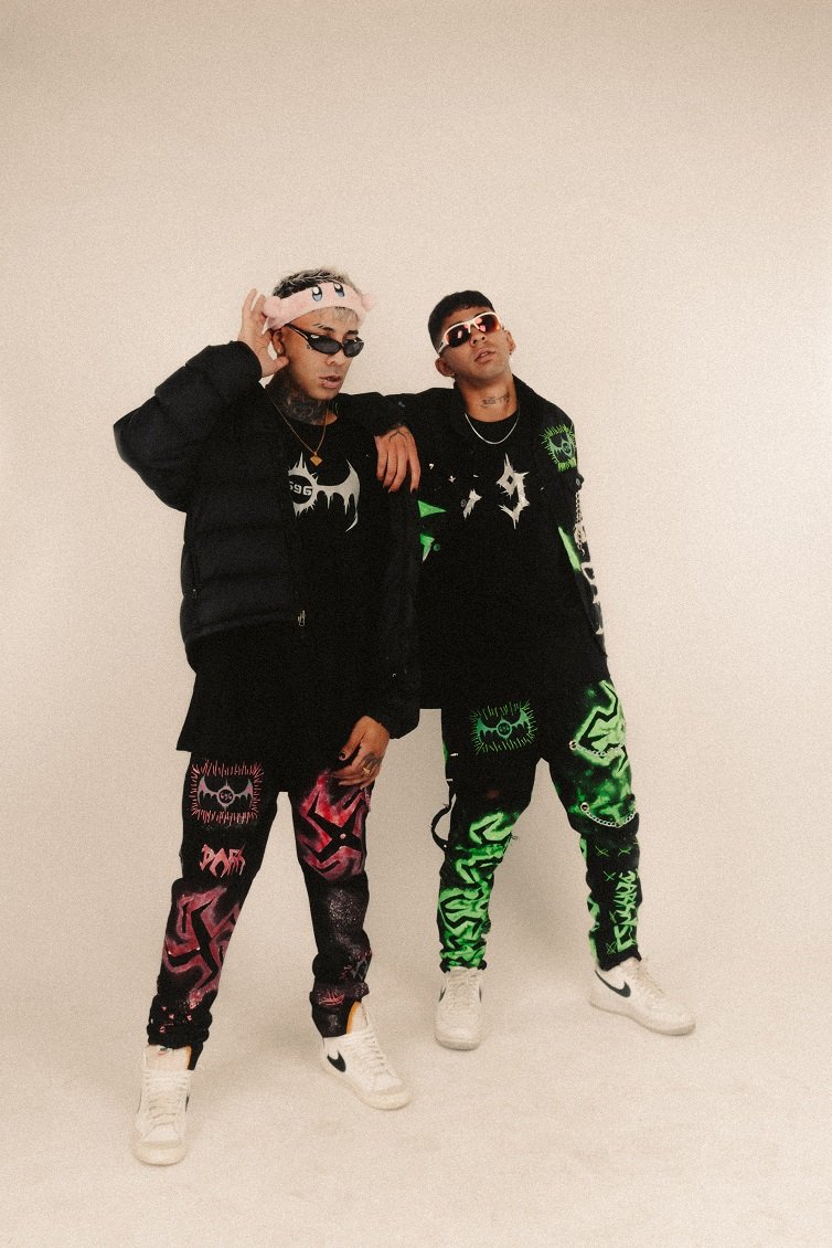 "Mi Reina": Krom y Emkier incursionan en el punk