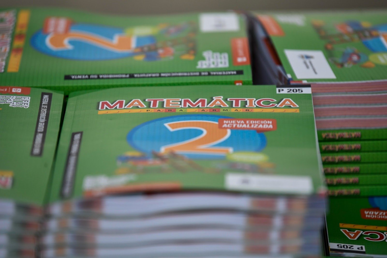 Ciudad Educación entregó en CABA más de 400 mil libros de Lengua y Matemática para las escuelas primarias