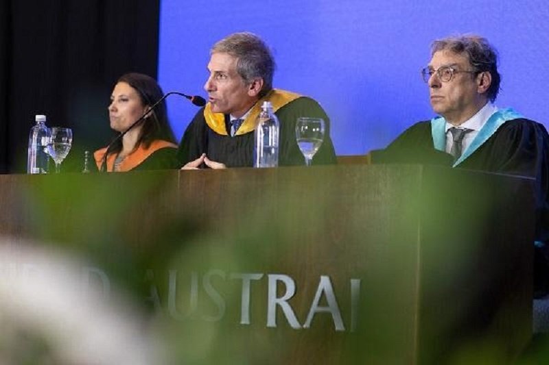 “Debemos ayudar al cambio en nuestro país a través de nuestros alumnos y graduados, y su compromiso social”