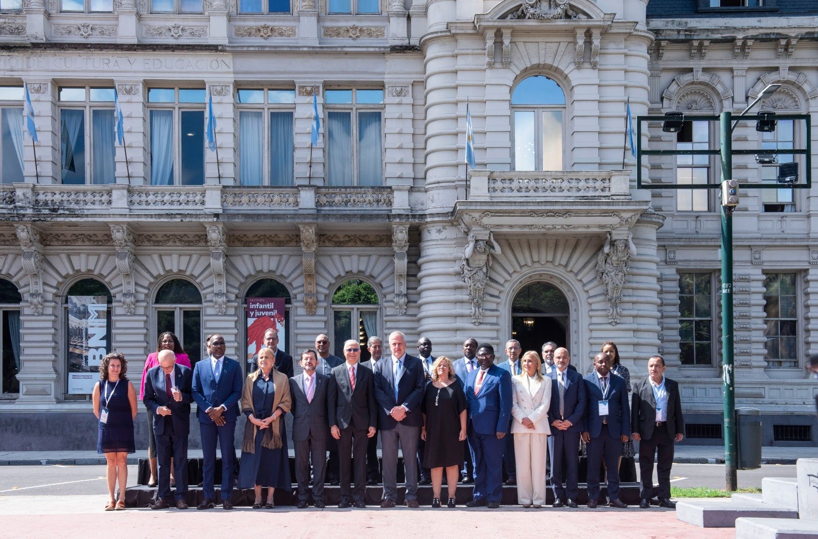 Perczyk y Mohamed Belhocine de la Unión Africana presidieron el Diálogo Interregional sobre Educación en el palacio Sarmiento