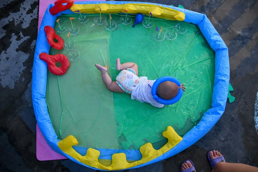 "Piecitos al agua", el carnaval que disfrutaron 24 niños y niñas en una cárcel de La Plata