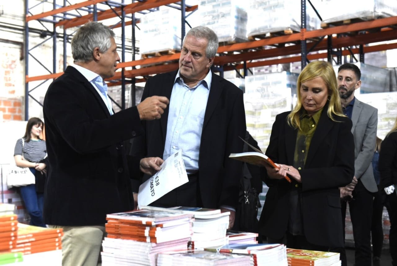 Perczyk anunció que se distribuirán más de 4 millones de libros en escuelas secundarias de todo el país