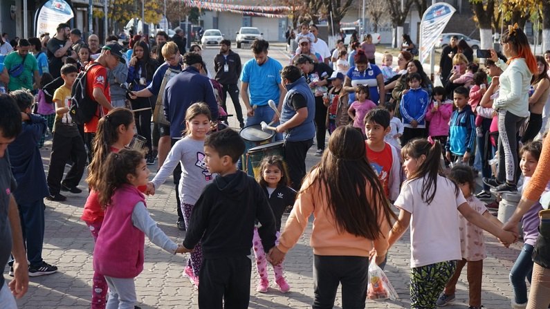 Niñez. Talleres, espacios recreativos, música en vivo, stands informativos.