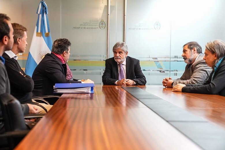 Filmus y Menéndez firmaron convenio en beneficio de la UNO