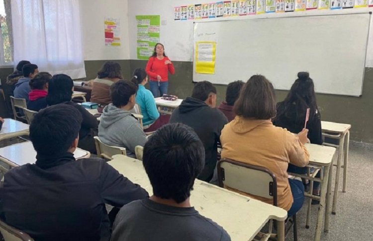 mental Programa de salud mental para jóvenes de escuelas secundarias bonaerenses