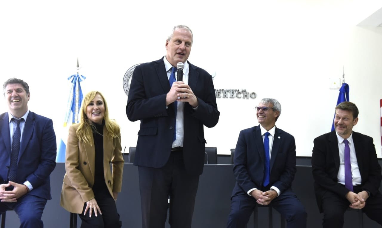 Educación Perczyk aseguró que “la educación y la universidad pública son una prioridad que se defienden con hechos”
