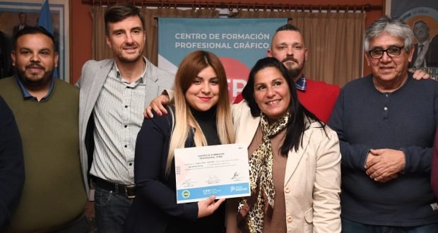 Morón: Lucas Ghi participó de la entrega de certificados a estudiantes de oficios de la Federación Gráfica y jubilaciones