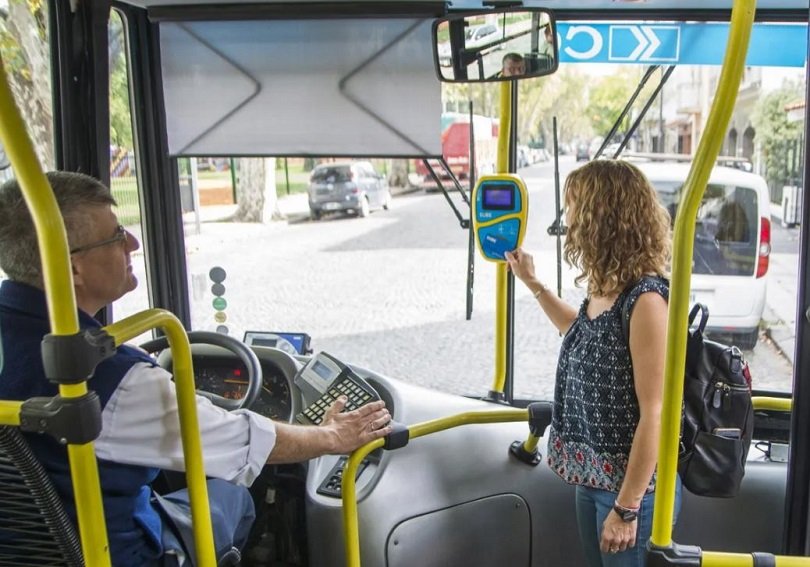 Oeste: se podrán geolocalizar los colectivos con la SUBE