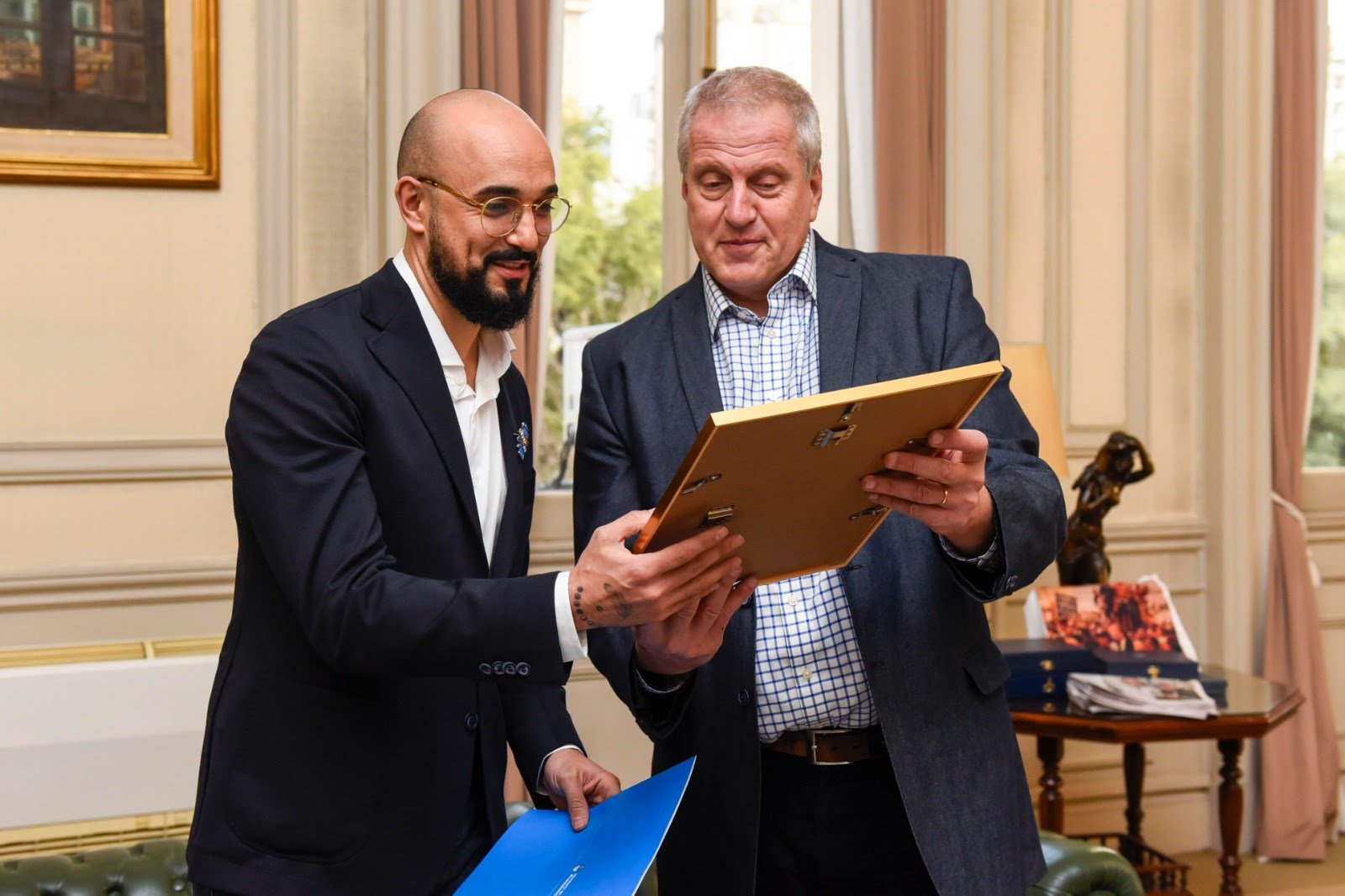 Educación El Ministerio de Educación y Abel Pintos presentan un disco con canciones patrias emblemáticas