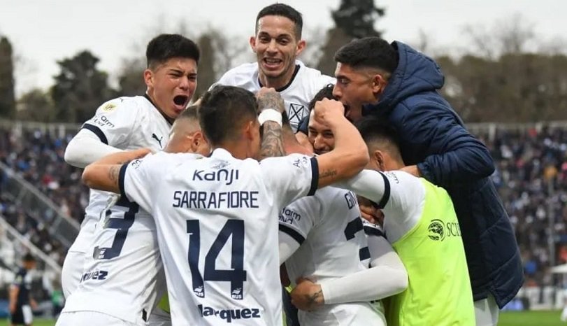 Independiente logró convertir el segundo y lo hizo a los pies de Matías Giménez, que generó una buena jugada y marcó un golazo.