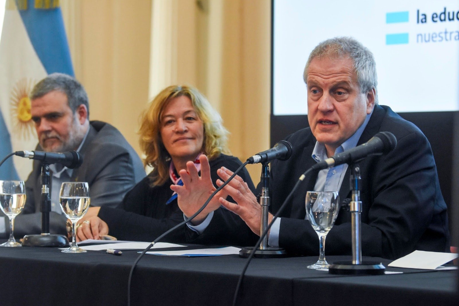 ministro Perczyk presentó un programa nacional de orientación vocacional y laboral para estudiantes secundarios