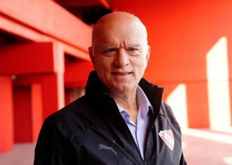 Grindetti se abocará al rojo, operan a Zeballos.