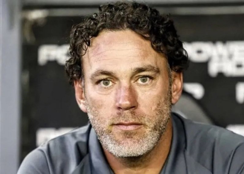 Milito está a un paso de convertirse en el nuevo técnico de Vélez.