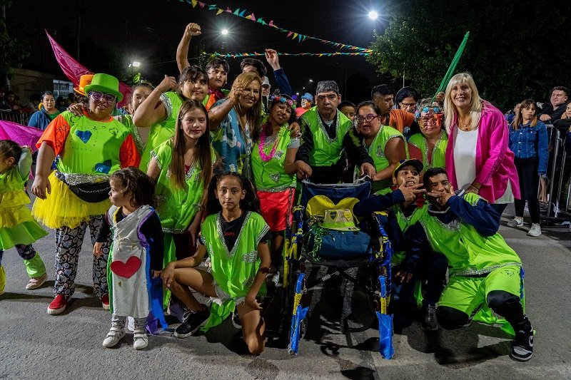 Carnavales: Participación de la Murga “Color Esperanza”.